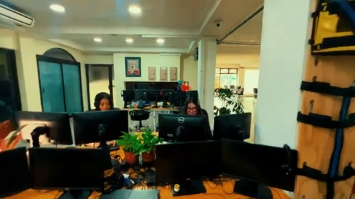 Costa-Ricas-Call-Center-Rap-Freestyle-breakdance-video-commercial.-24cdc2858936b9856.png